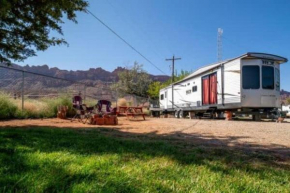 Moab RV Resort Glamping RV Fully Setup OK42